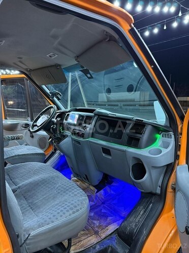 Ford Transit-7