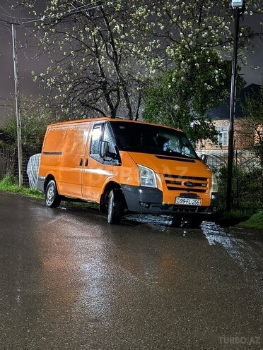 Ford Transit-11