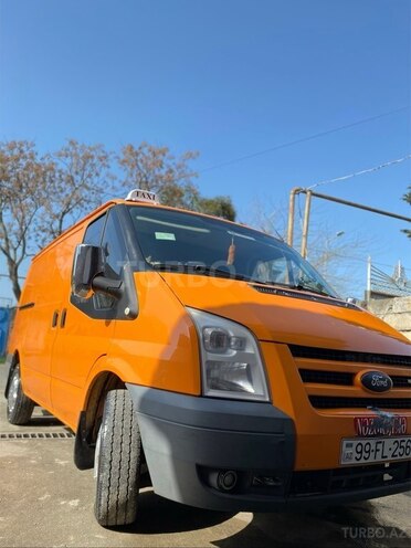 Ford Transit-8