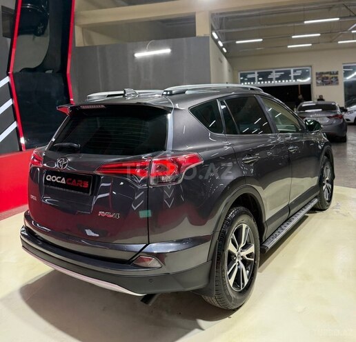 Toyota RAV4-8