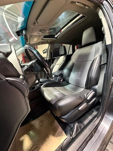 Toyota RAV4-11