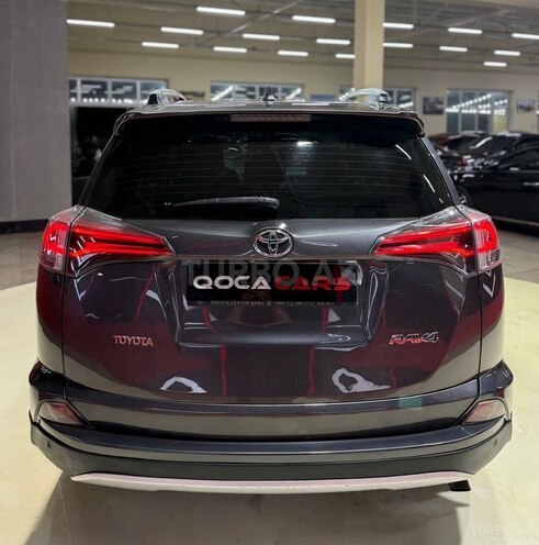 Toyota RAV4-9