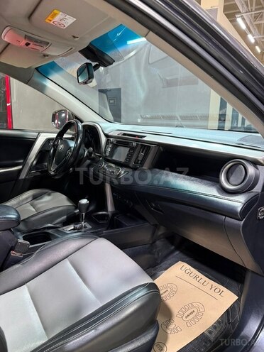 Toyota RAV4-12