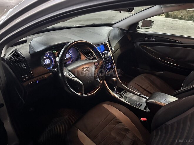 Hyundai Sonata-13