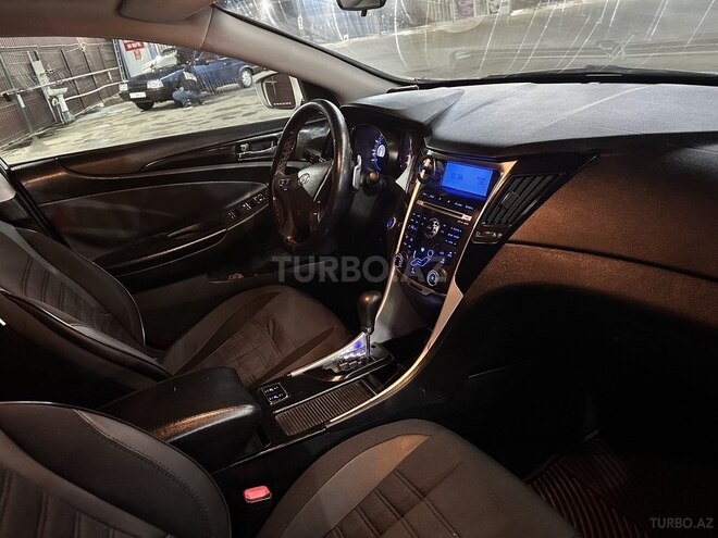 Hyundai Sonata-14