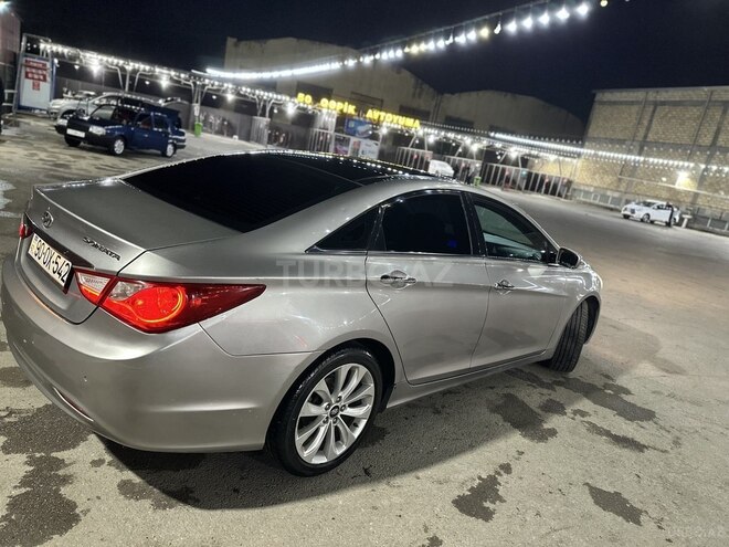 Hyundai Sonata-16