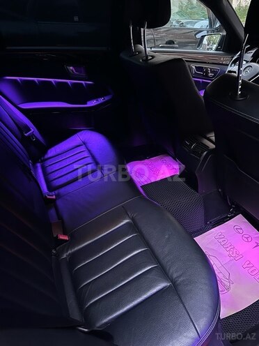 Mercedes E 220-12