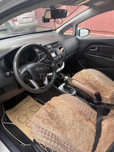 Kia Rio-10