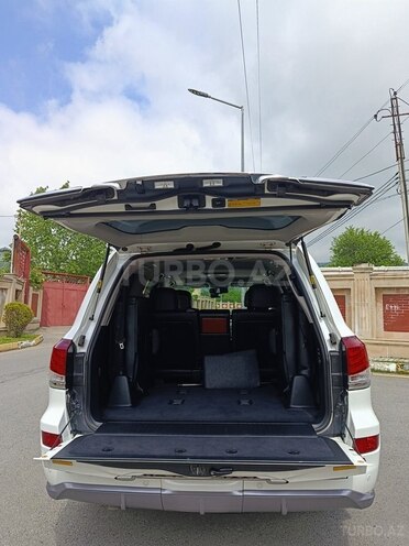 Lexus LX 570-17