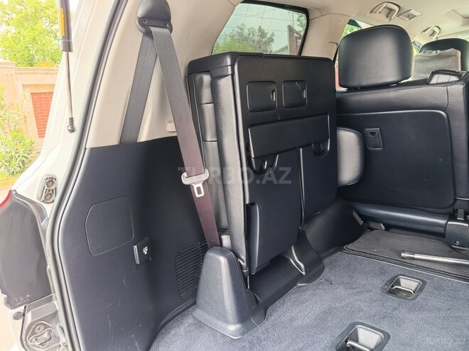 Lexus LX 570-19