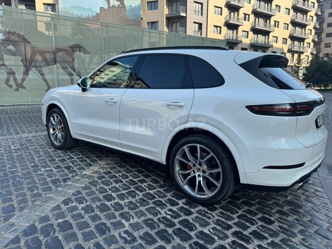 Porsche Cayenne-12