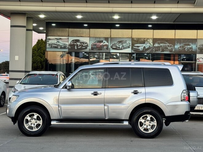 Mitsubishi Pajero-5