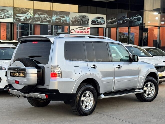 Mitsubishi Pajero-7