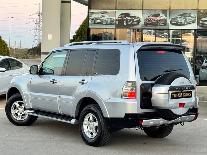 Mitsubishi Pajero-6