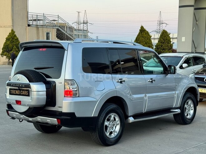 Mitsubishi Pajero-9
