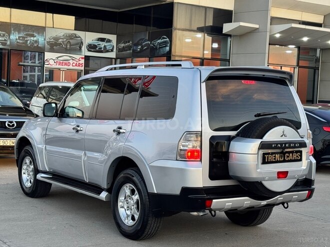 Mitsubishi Pajero-8