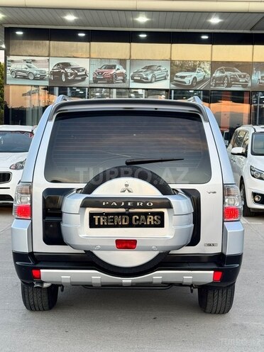 Mitsubishi Pajero-10