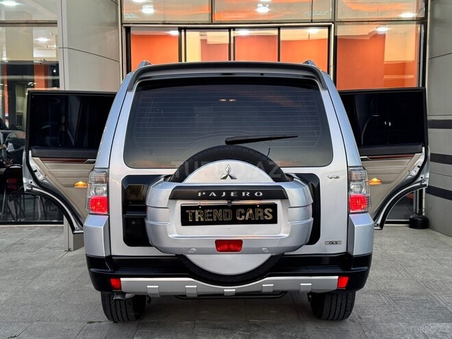Mitsubishi Pajero-11