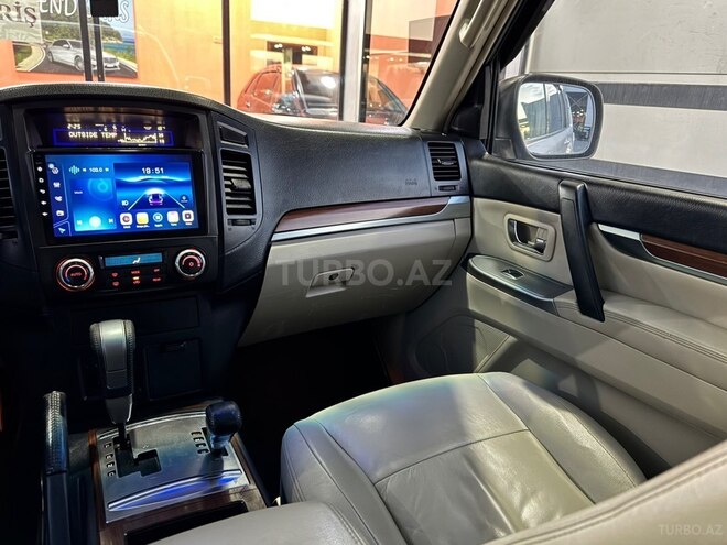 Mitsubishi Pajero-25