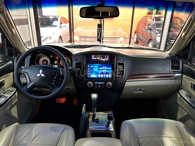 Mitsubishi Pajero-24