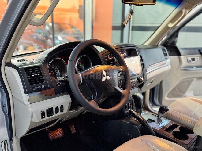 Mitsubishi Pajero-19