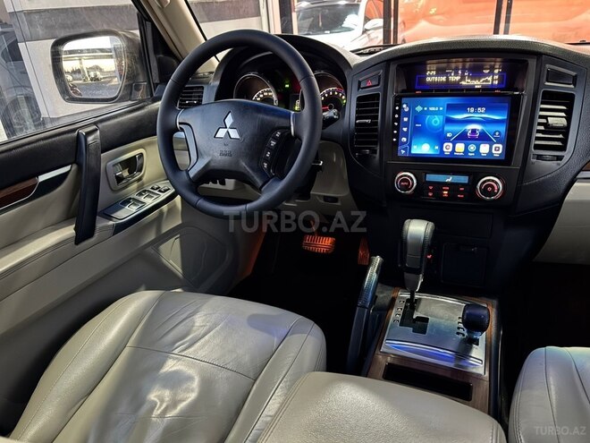 Mitsubishi Pajero-26