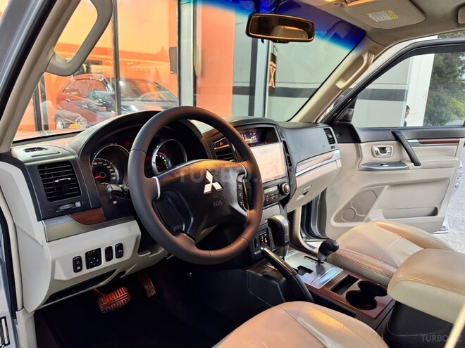 Mitsubishi Pajero-18