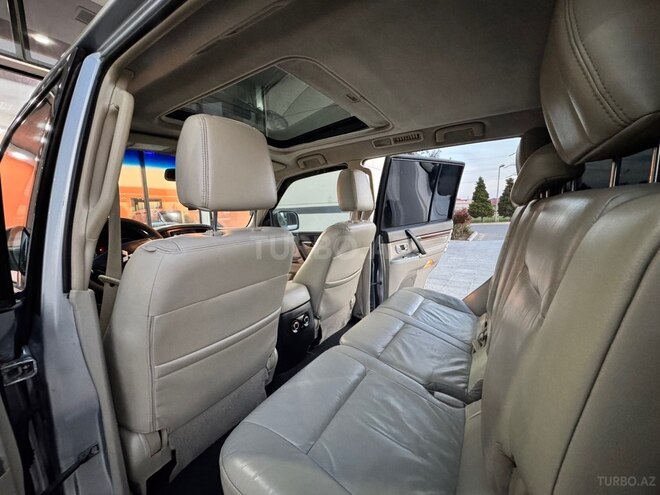 Mitsubishi Pajero-30