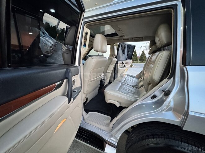 Mitsubishi Pajero-29