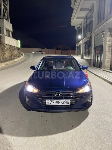 Hyundai Elantra-1