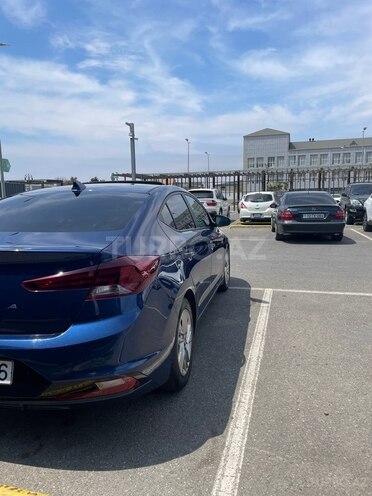 Hyundai Elantra-4