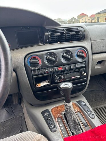Opel Omega-8