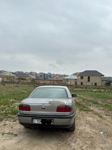 Opel Omega-2