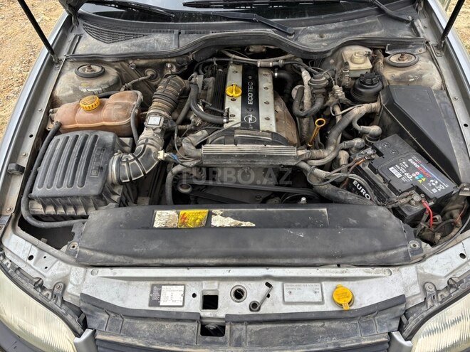 Opel Omega-4