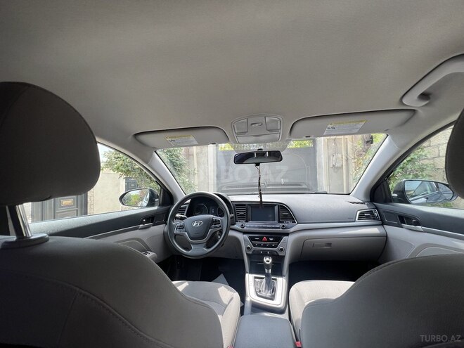 Hyundai Elantra-8