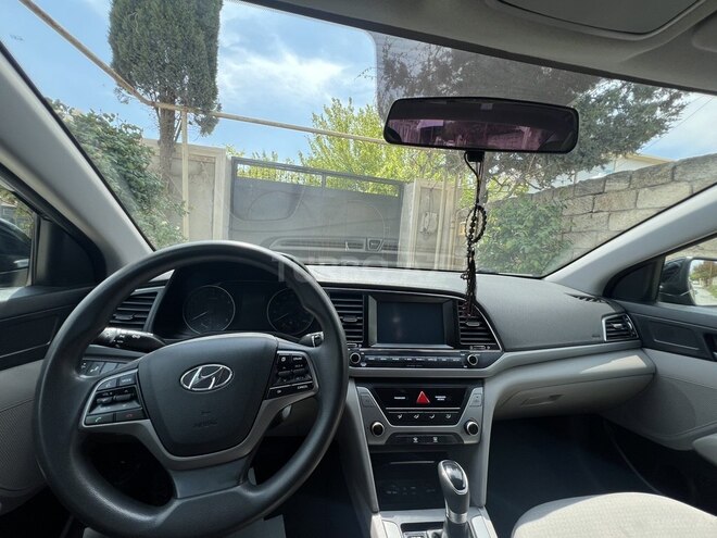 Hyundai Elantra-7