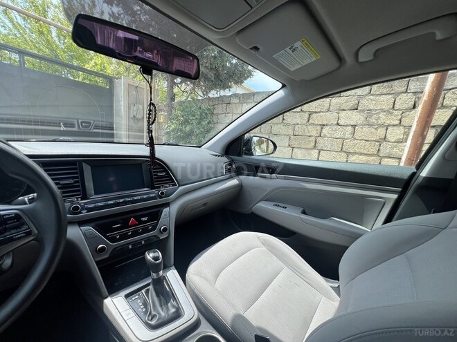 Hyundai Elantra-9