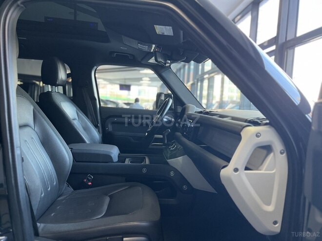 Land Rover Defender-9