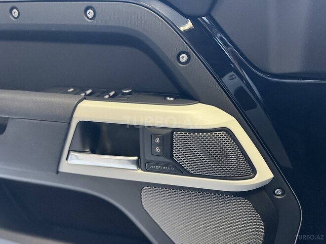 Land Rover Defender-17