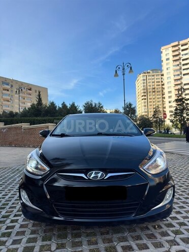 Hyundai Accent-2