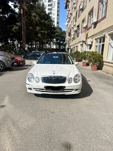 Mercedes E 240-1