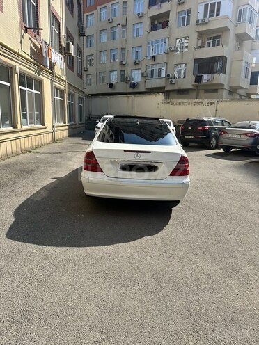 Mercedes E 240-4