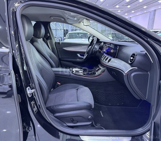 Mercedes E 200-11