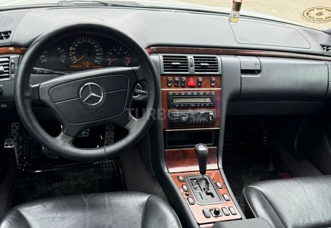 Mercedes E 280-3