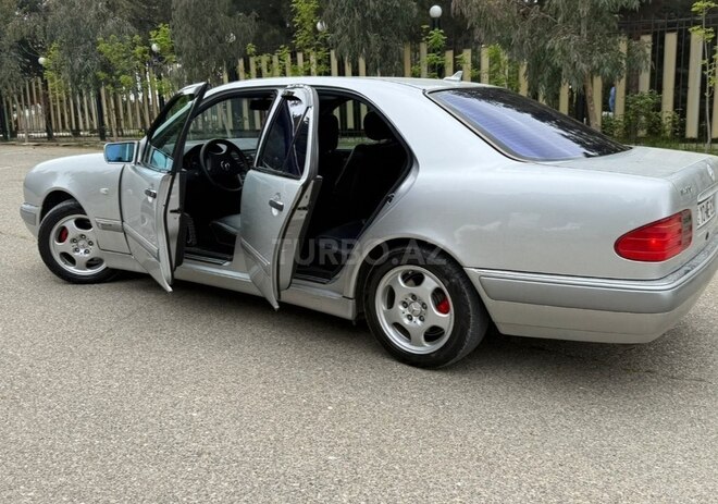 Mercedes E 280-6