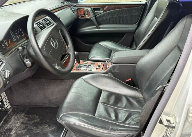 Mercedes E 280-5