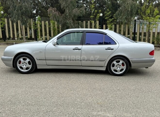 Mercedes E 280-7