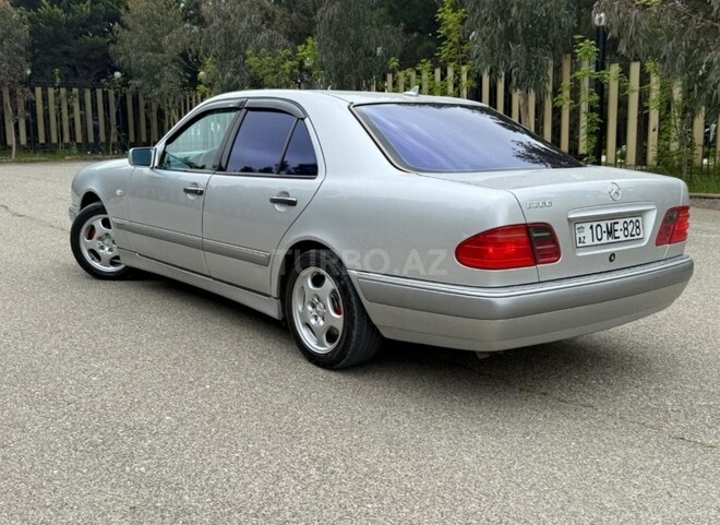 Mercedes E 280-11