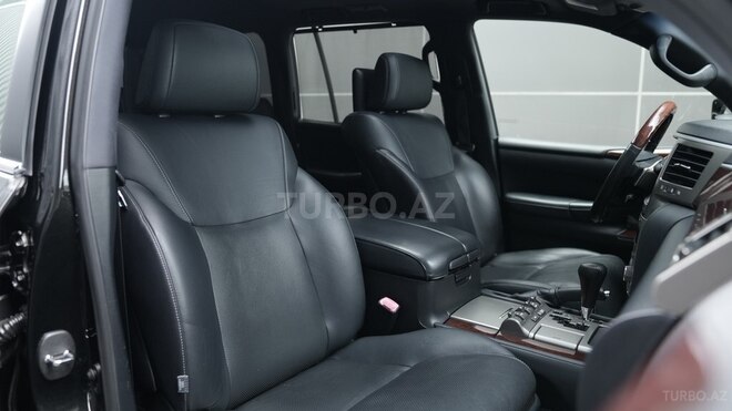 Lexus LX 570-21