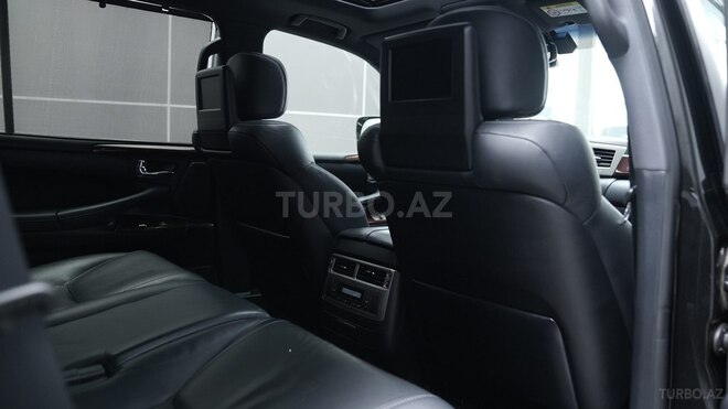 Lexus LX 570-19